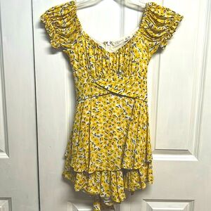 O Vianca White Yellow Floral Print Ruffle V Sweetheart Romper Top Size S